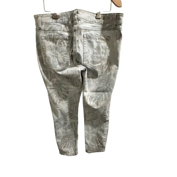 💰BOGO💰 cAbi Leaf Print Cropped Jeans With Pockets & Belt Loops sz 8 - Picture 7 of 9